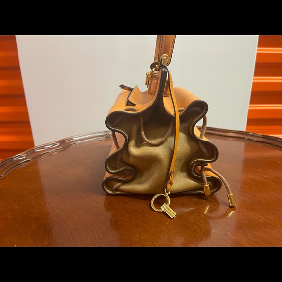 Tory Burch Radizwill accordion handbag - Picture 15 of 16